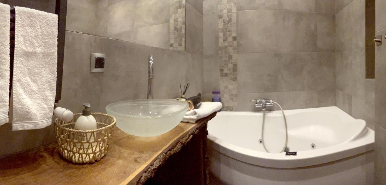 Royal Lazienki. Beautiful Apartment By The Park. 바르샤바 외부 사진